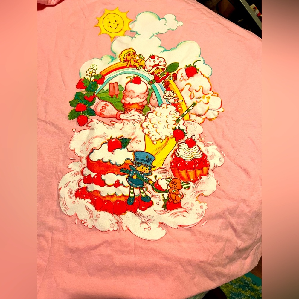 Hot Topic Strawberry Shortcake Dessert Mountain Pink Graphic T Shirt 2X NEW NWT